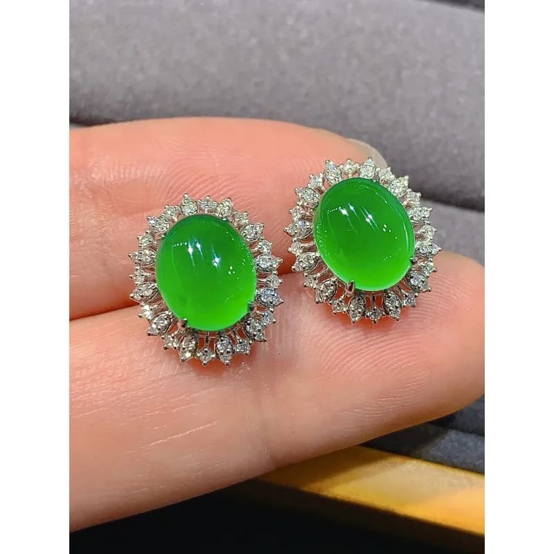 Ice-type positive yang green jadeite earrings, natural and authentic from Myanmar, set in 1k gold with oval-shaped imperial gree