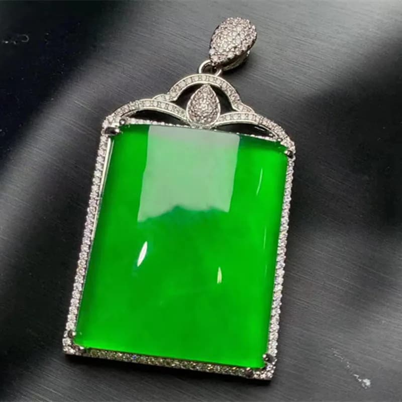 High-quality ice-clear imperial green 18k inlay with exquisite carving, loose stone size 40*32mm