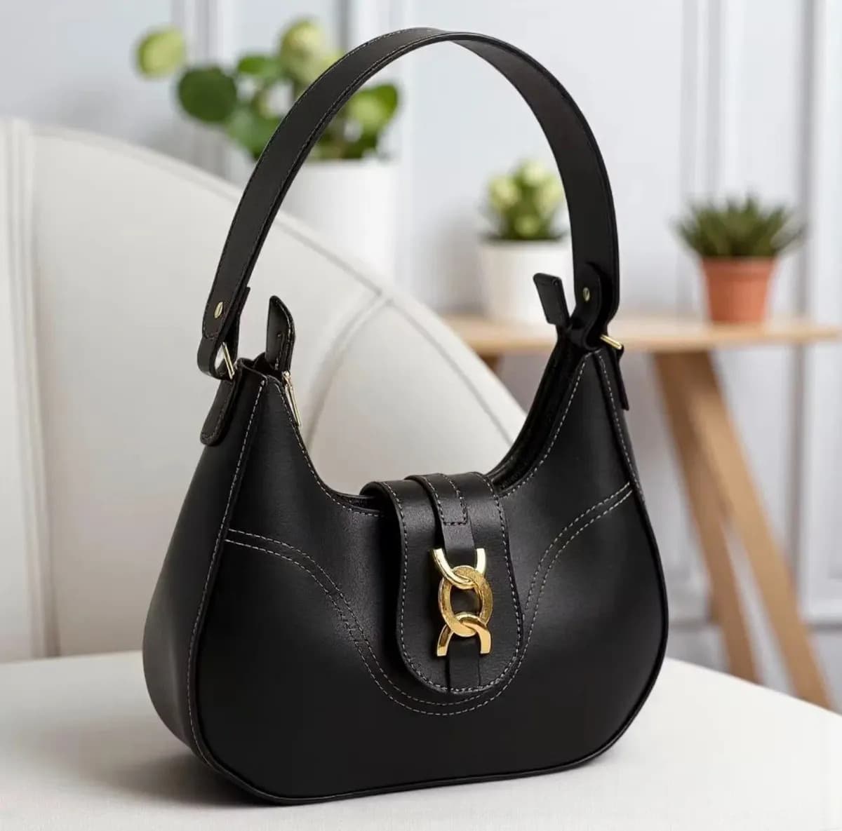 Bolsa Meia Lua Lunna Sintético Casual Estilosa Feminina Acambamento Dos Ferragens Ouro Cor Preto Correia De Ombro Preto Desenho Do Tecido Lisa