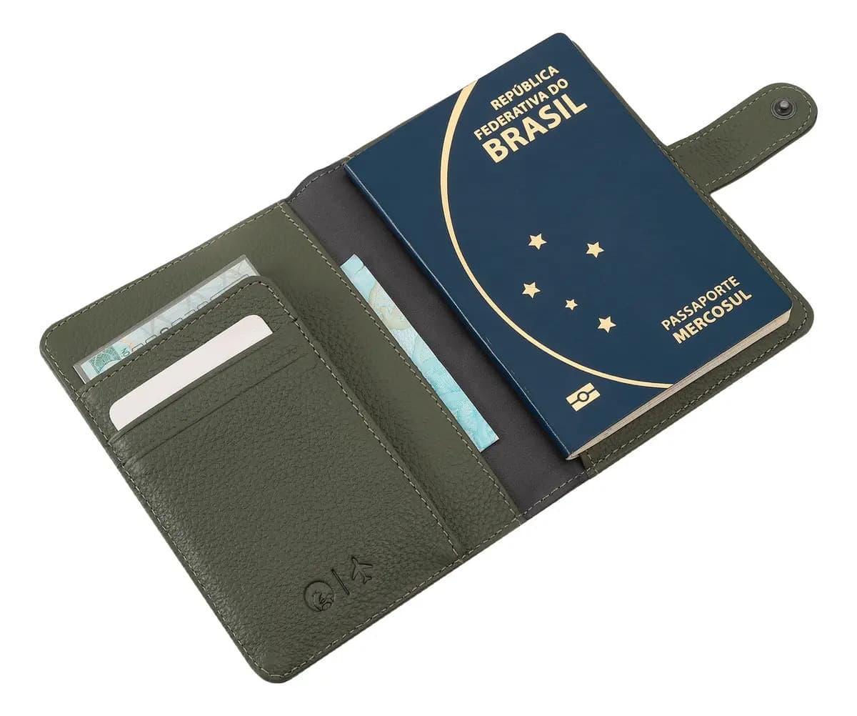 Porta Passaporte Couro Legitimo Couro50 com Compartimento para AirTag