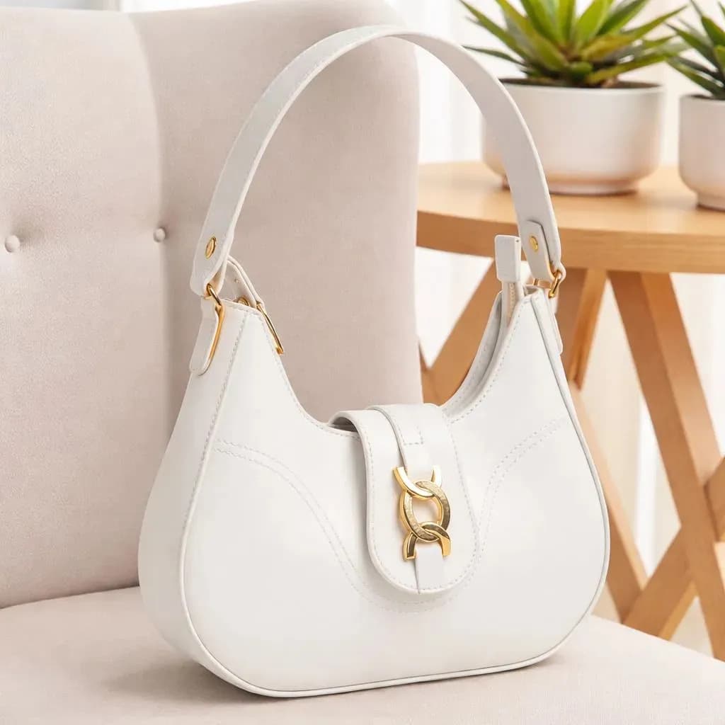 Bolsa Meia Lua Lunna Sintético Casual Estilosa Feminina Acambamento Dos Ferragens Ouro Cor Branco Correia De Ombro Branco Desenho Do Tecido Lisa