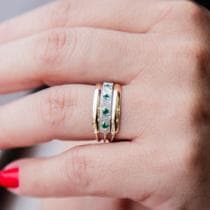 anel 3 elos feminino prata 925 zirconia verde - cadu joias
