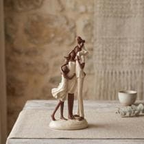 Escultura Família Moderna Gesso Bege e Marrom 29cm Decoração Minimalista Sala AVB DECOR - Várias Variedades