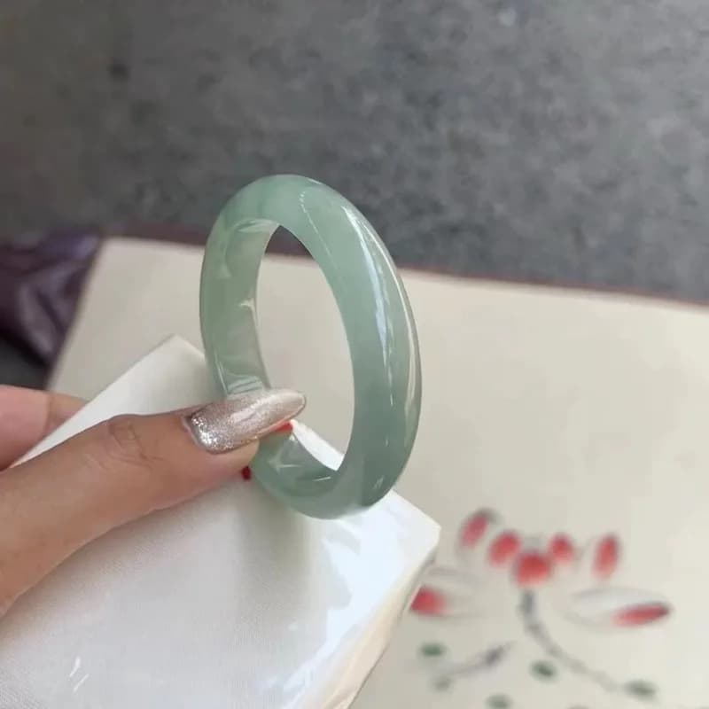High-quality oil , old mine ice waxy green jadeite bracelet with floral patterns, regular size br