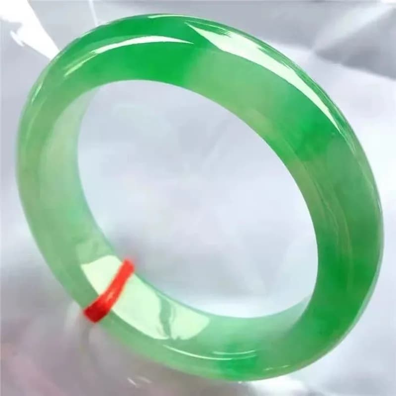 Bright jadeite , with floral patterns, youthful style, vibrant green jade bracelet, regular ci