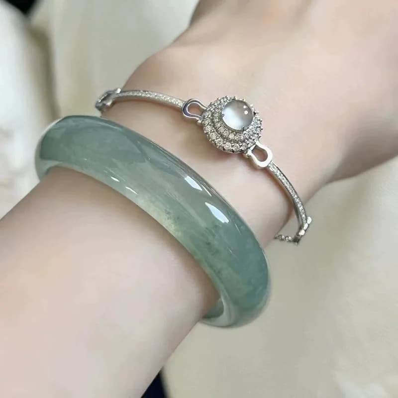 with floral patterns for women, high-quality ice oil green jadeite bracelet, genuine product, birthday gift