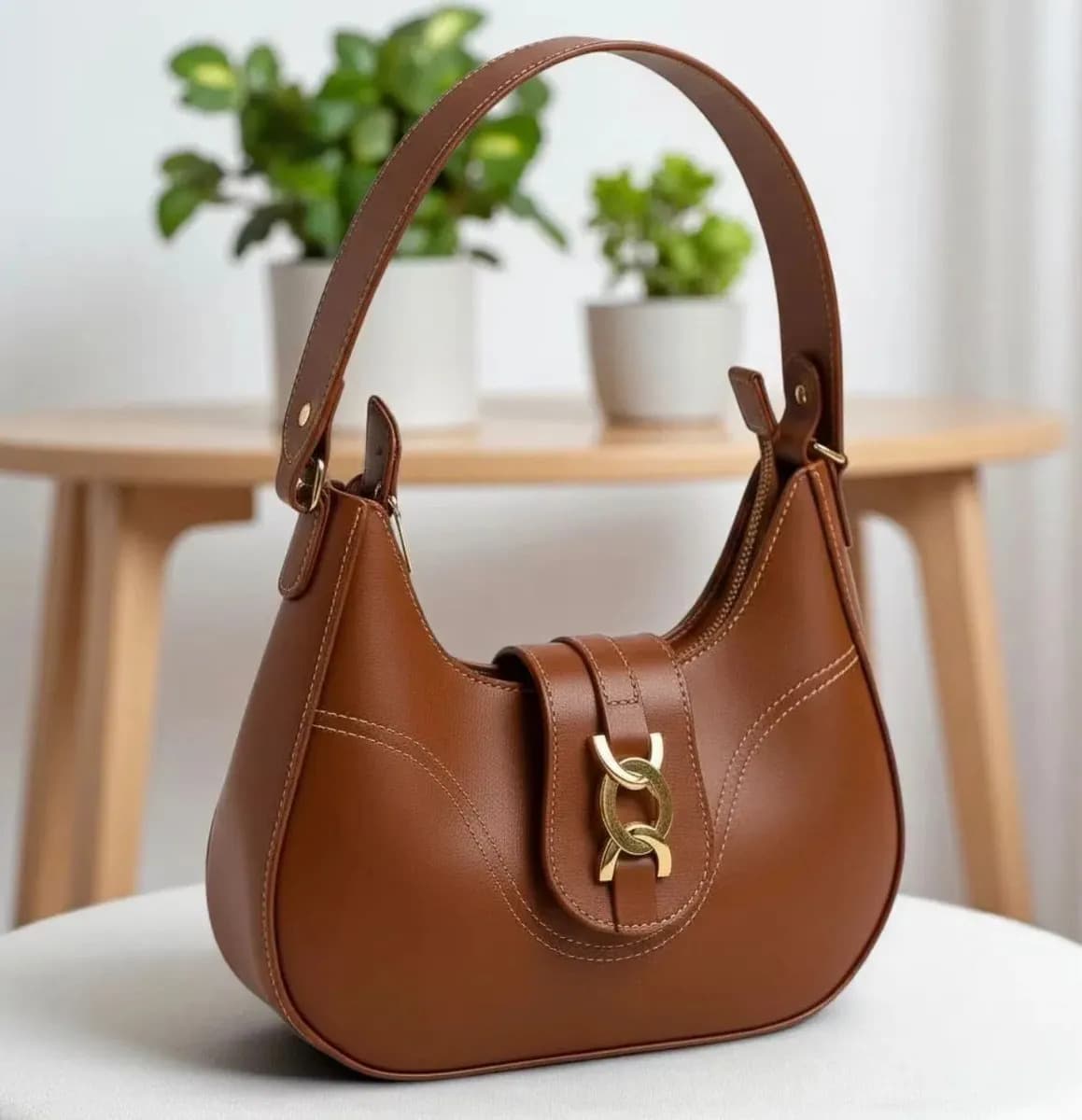 Bolsa Meia Lua Lunna Sintético Casual Estilosa Feminina Acambamento Dos Ferragens Ouro Cor Caramelo Correia De Ombro Caramelo Desenho Do Tecido Lisa