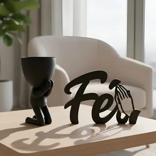 Kit Decorativo Vaso Boneco Orando Com Placa Fé Enfeite Religioso Para Mesa, Sala Ou Quarto, Decoração Com Significado De Fé E Espiritualidade - Cor Preto