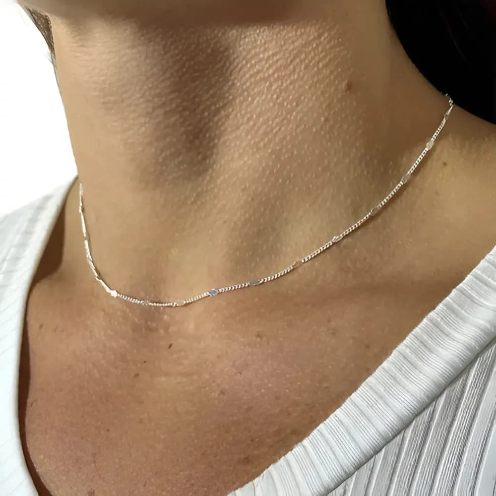 Gargantilha Feminina Detalhes Coração Banhado A Prata 925